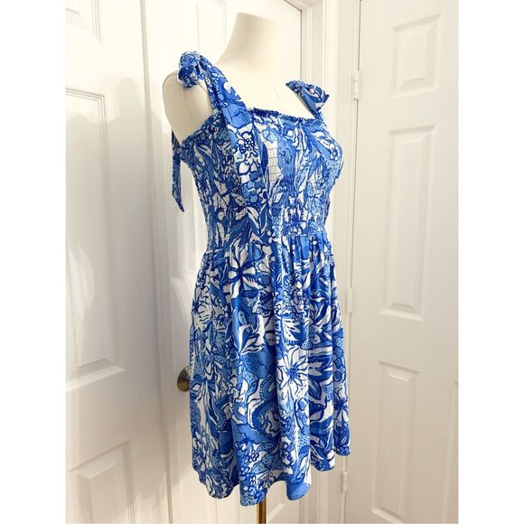 Lilly Pulitzer Blue Tang Flocking Fabulous Floral Rivera Smocked Romper Size Sma - Picture 2 of 5